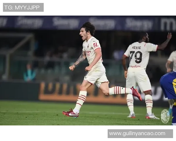 意甲焦点战:AC米兰逆转曼联乌龙球成关键瞬间战术解析