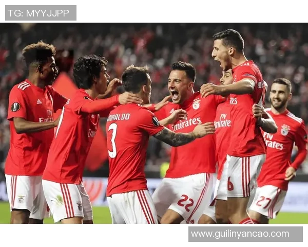 欧冠焦点战本菲卡与巴黎圣日耳曼互交白卷争议判罚引发全场热议