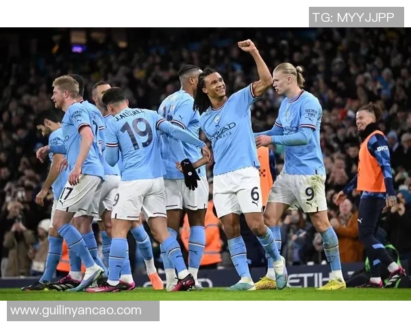 足总杯巴萨大胜曼城乌龙球引发争议判罚全场沸腾