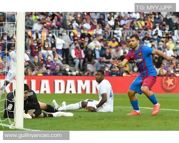 英超焦点战巴萨与多特蒙德平局红牌争议引发全场热议