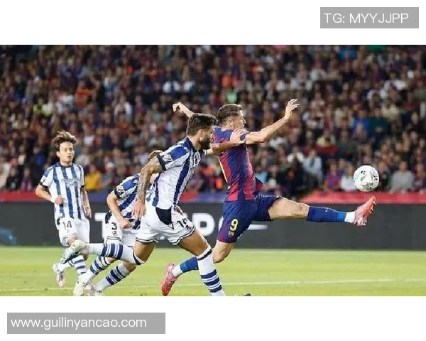 西甲激战:多特蒙德与那不勒斯战成平局转会传闻引发热议